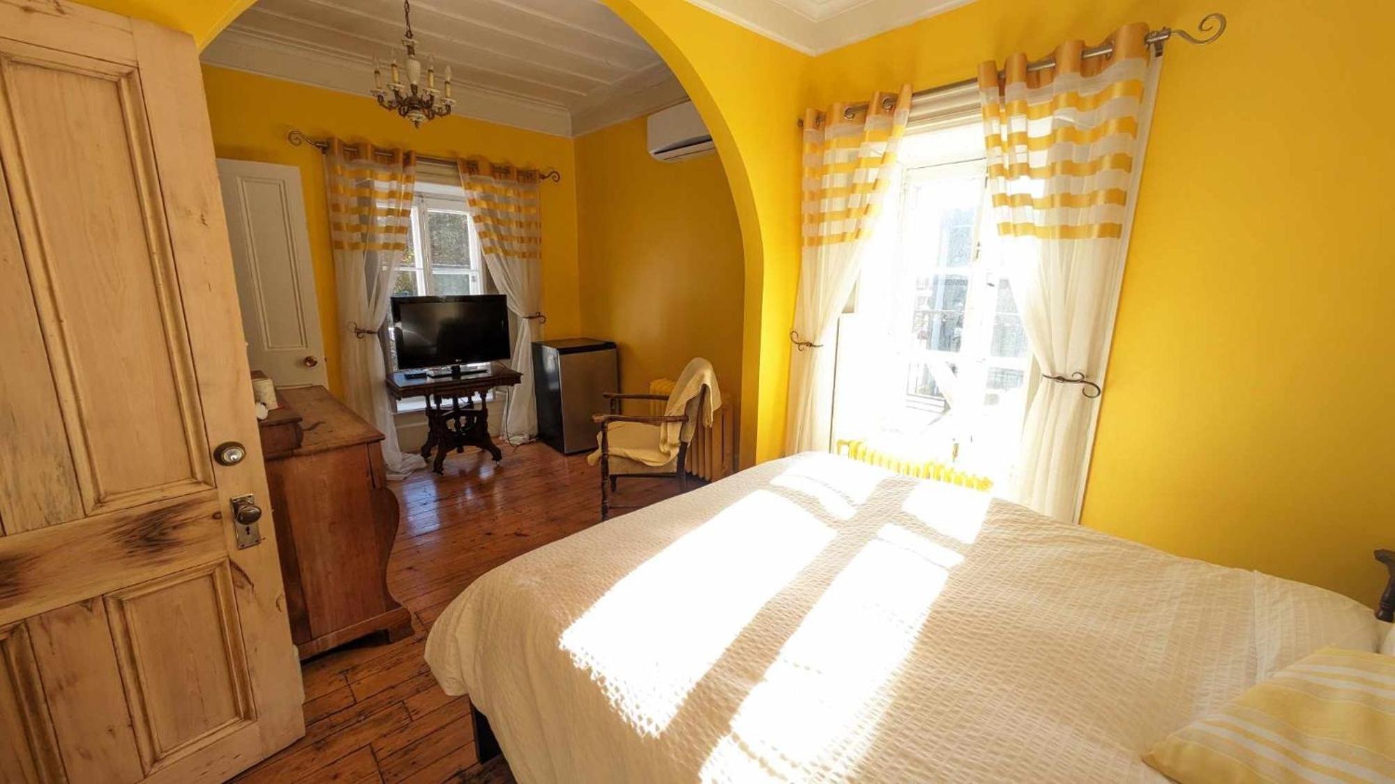 Отель La Maison Rousseau Монманьи Экстерьер фото