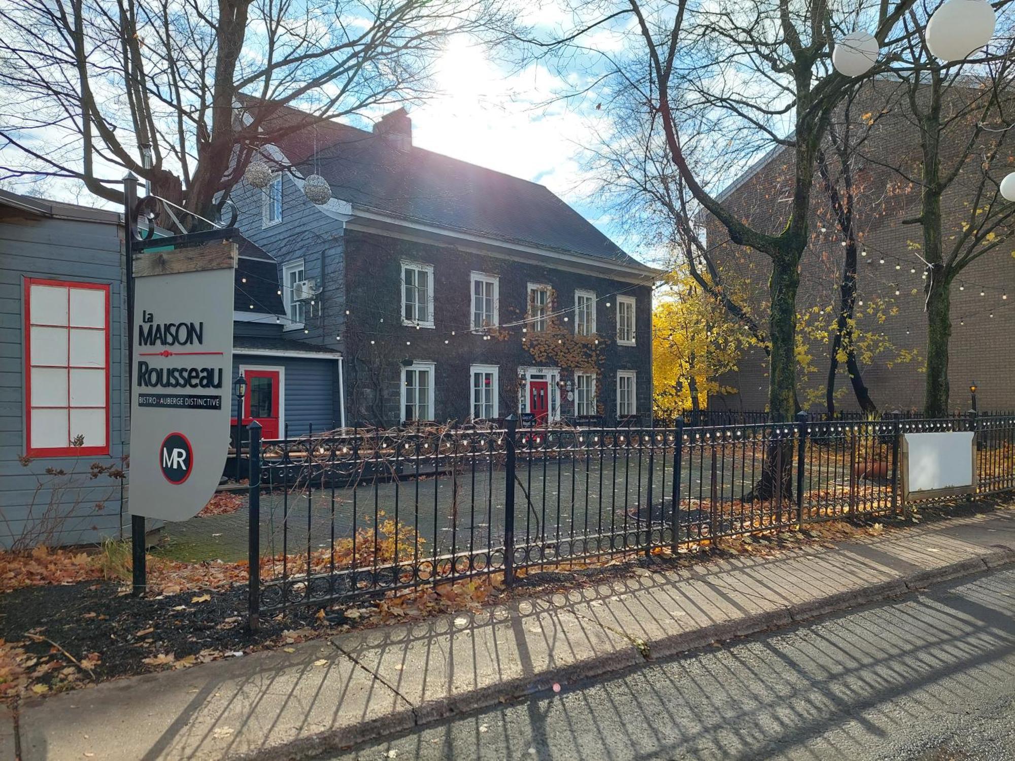 Отель La Maison Rousseau Монманьи Экстерьер фото